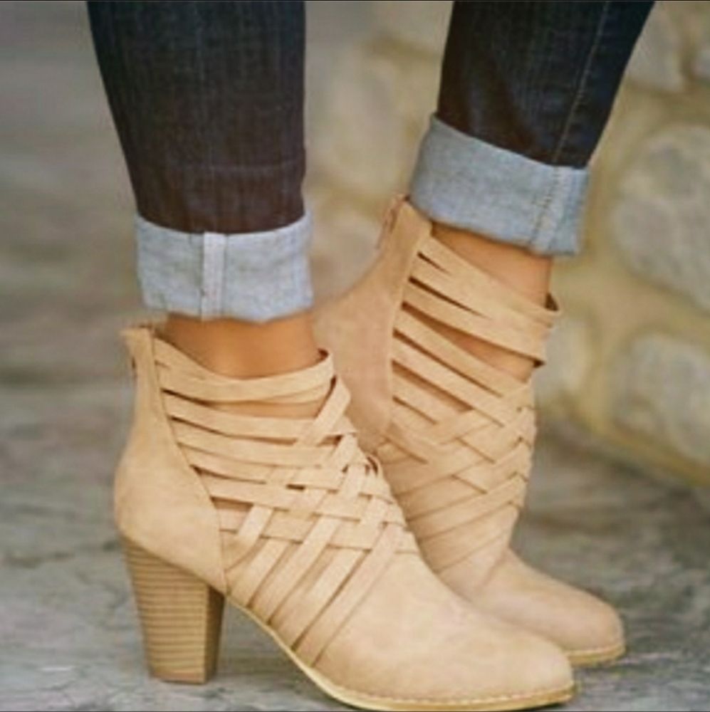 𝙇𝙖𝙨𝙩 𝙎𝙞𝙯 10 🖤Strappy Chunky Ankle Boot - Picture 2 of 5